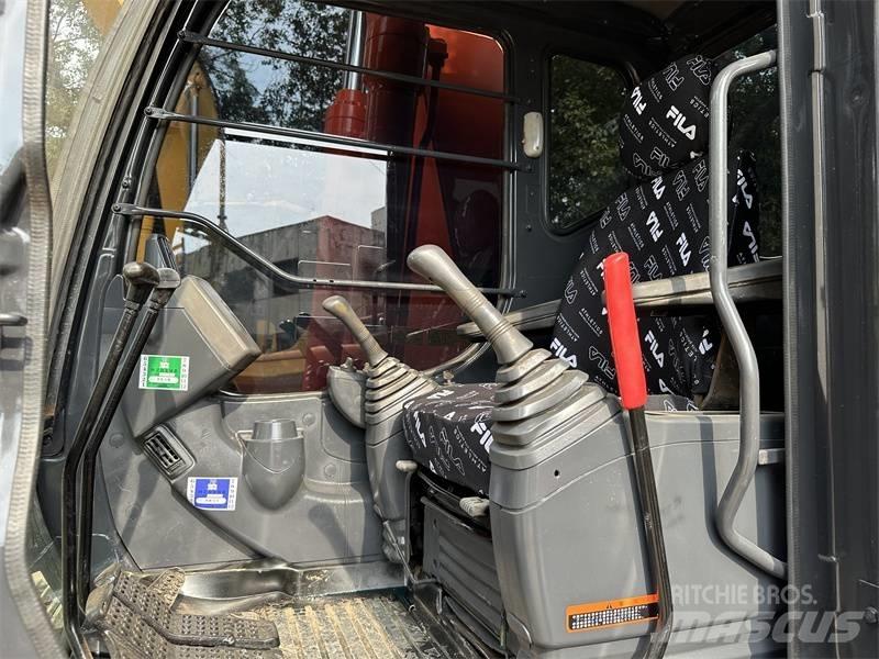 Hitachi 200 Lastik tekerli ekskavatörler