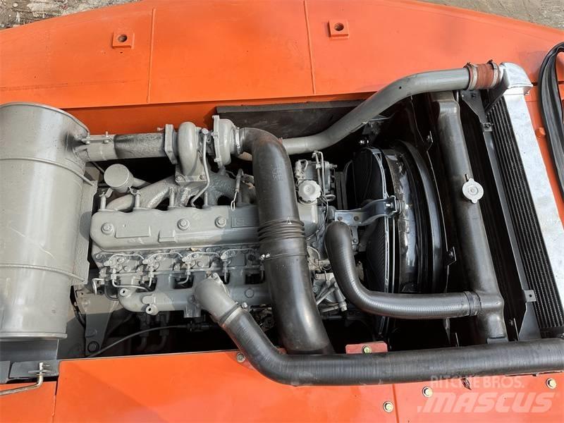 Hitachi 200 Lastik tekerli ekskavatörler