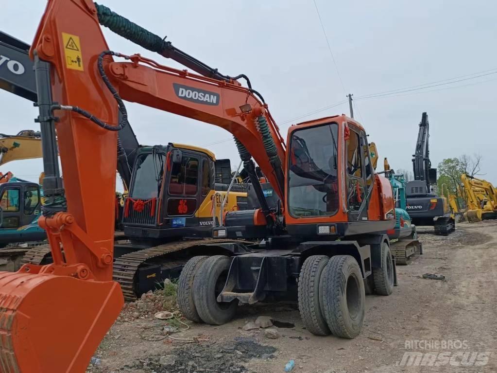 Doosan 150 W Lastik tekerli ekskavatörler