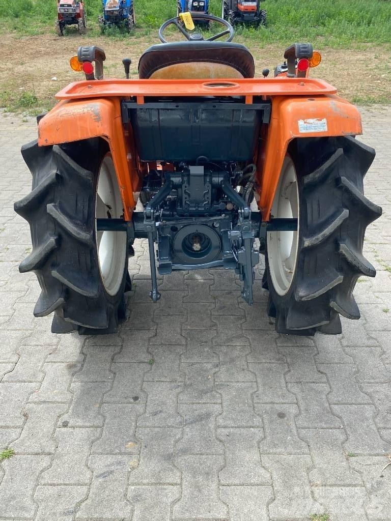 Kubota B1702-M Traktörler