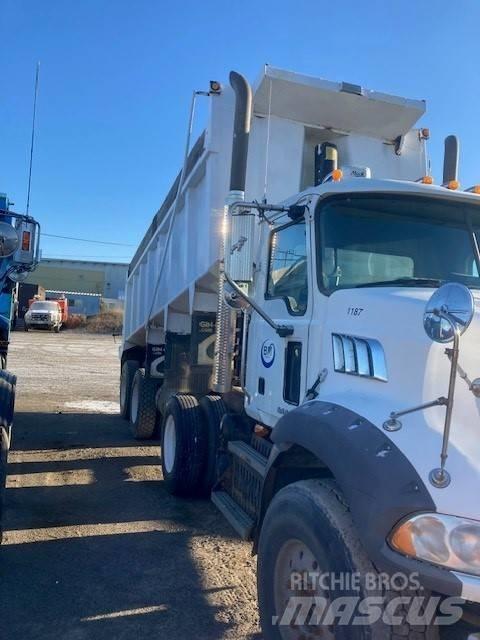 Mack GU813 Damperli kamyonlar
