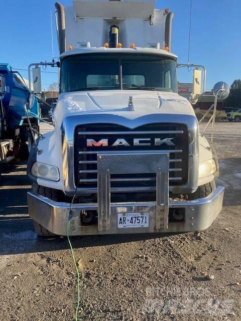 Mack GU813 Damperli kamyonlar