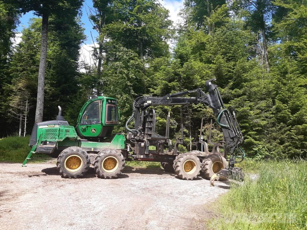 John Deere 1110G Tomruk yükleyici traktörler