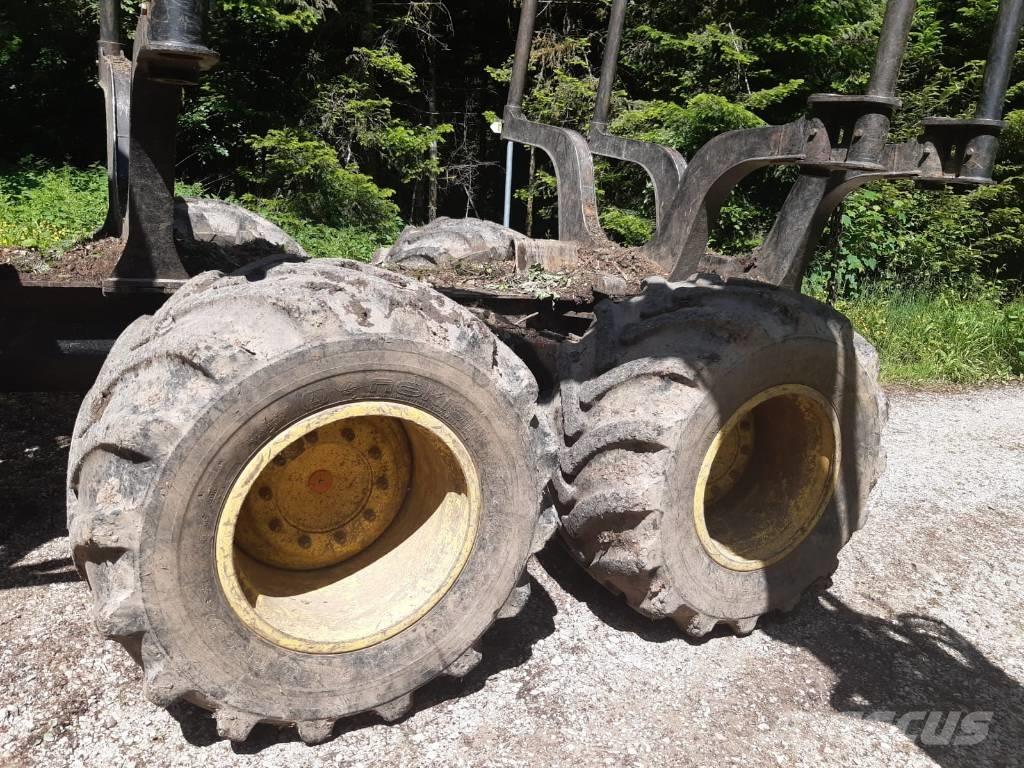 John Deere 1110G Tomruk yükleyici traktörler