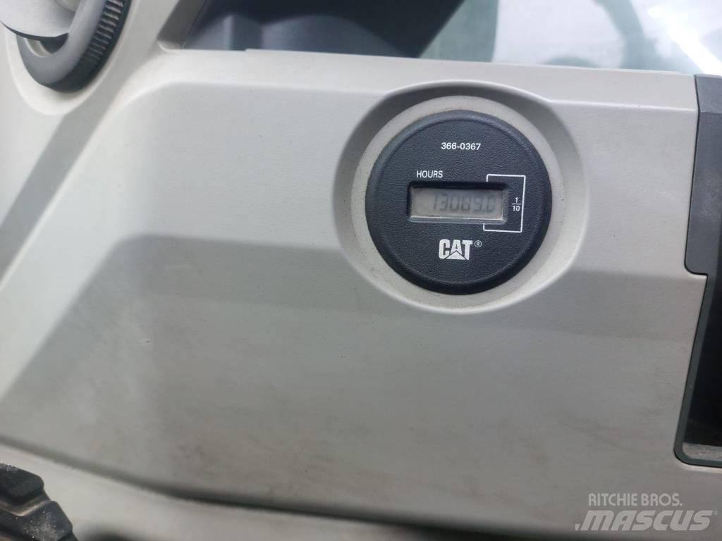 CAT 374 F Paletli ekskavatörler