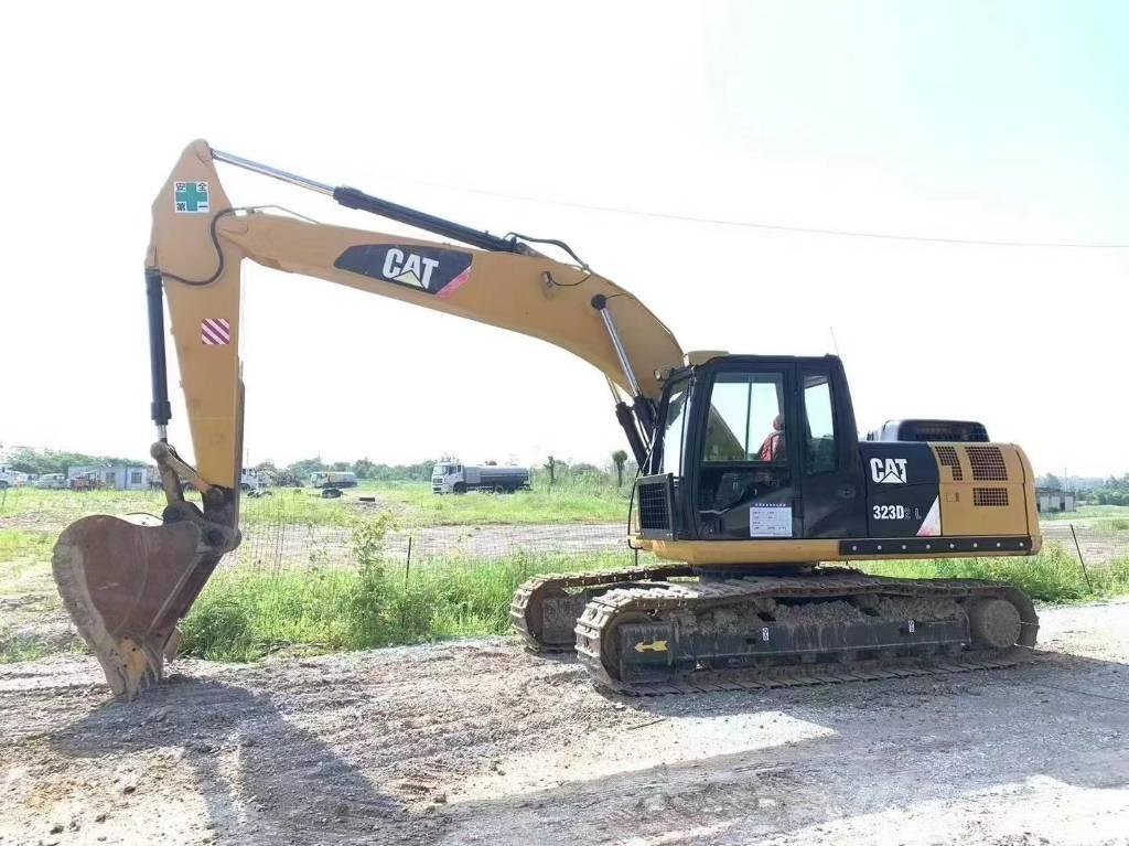 CAT CAT323D Paletli ekskavatörler