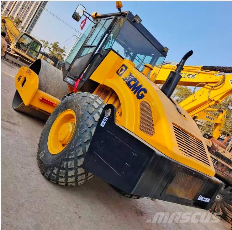 XCMG XS 142 J Tek tamburlu silindirler