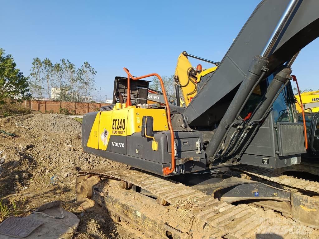 Volvo EC 240 Paletli ekskavatörler