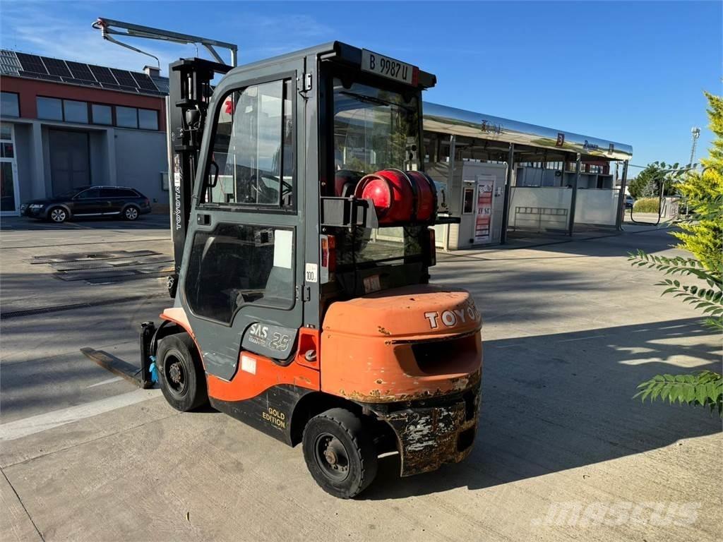 Toyota 7FGF25 LPG'li forkliftler