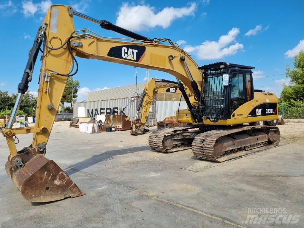 CAT 323 D L Paletli ekskavatörler