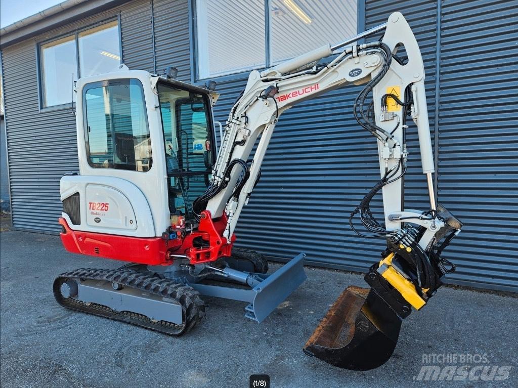 Takeuchi TB 225 Mini ekskavatörler, 7 tona dek