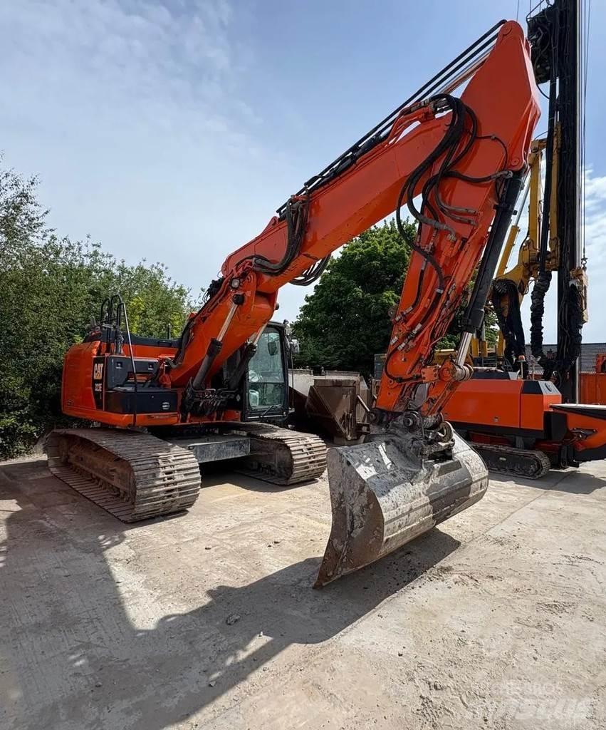 CAT 323E Paletli ekskavatörler