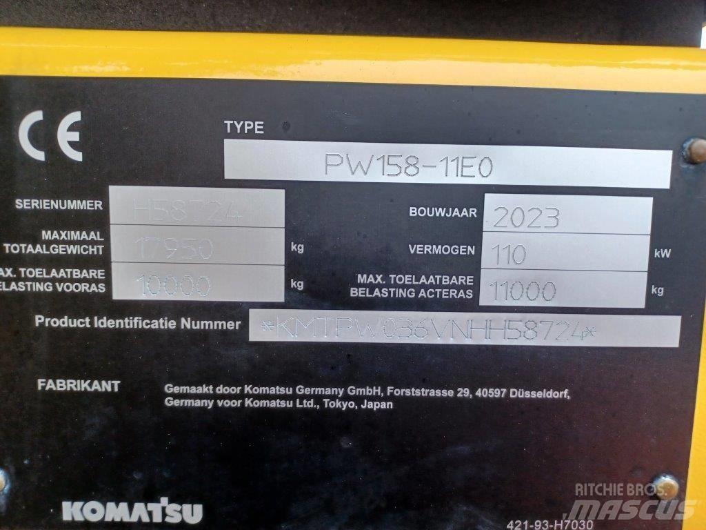 Komatsu PW158-11E0 Lastik tekerli ekskavatörler