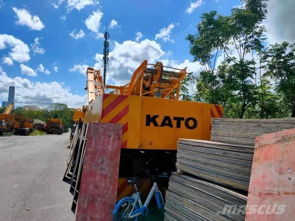 Kato NK 400 E Yol-Arazi Tipi Vinçler (AT)