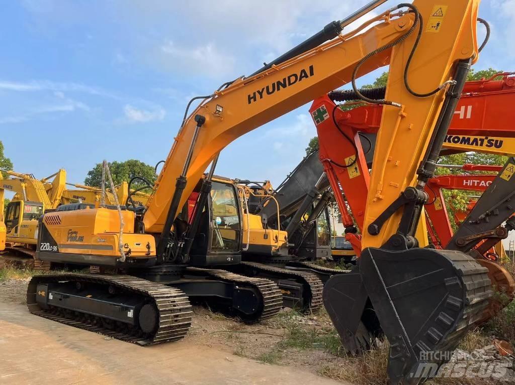 Hyundai R220LC-9S Lastik tekerli ekskavatörler