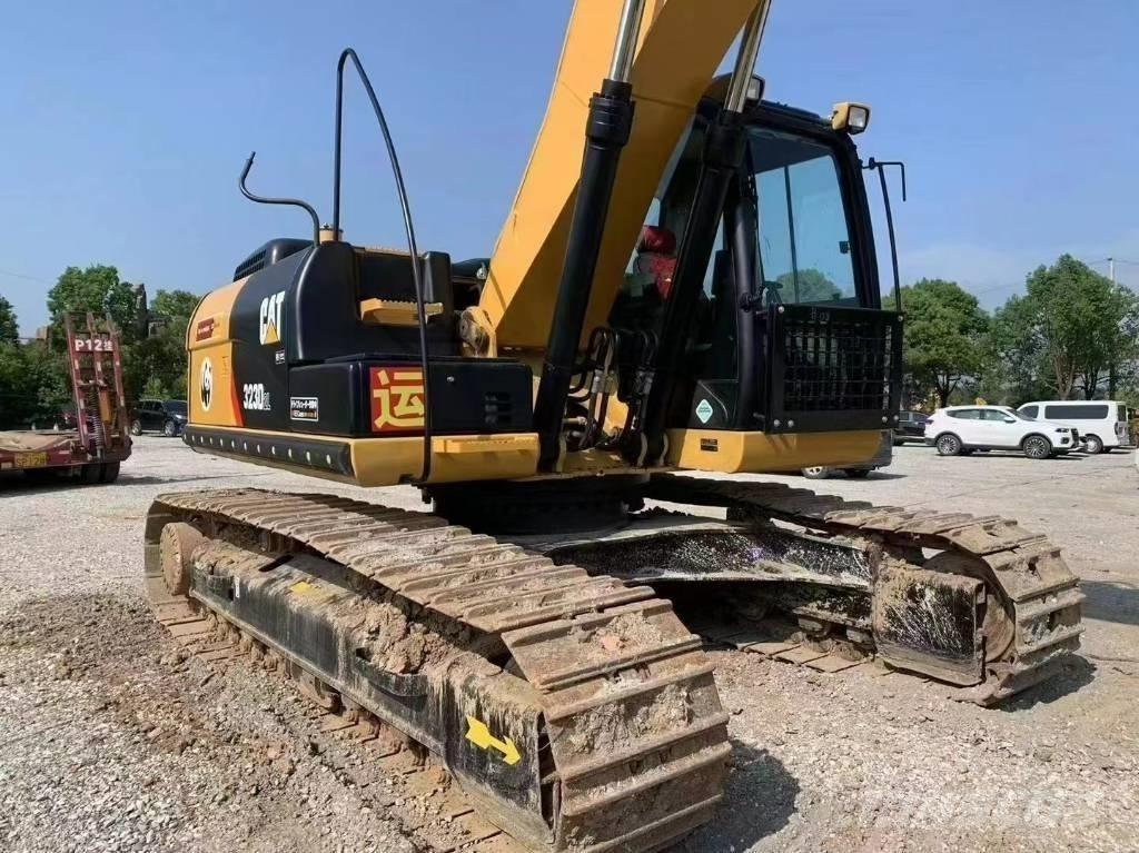 CAT 323D Paletli ekskavatörler