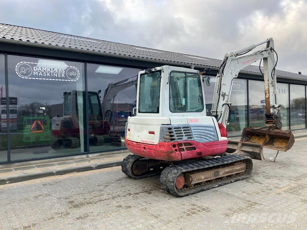 Takeuchi TB 250 Paletli ekskavatörler