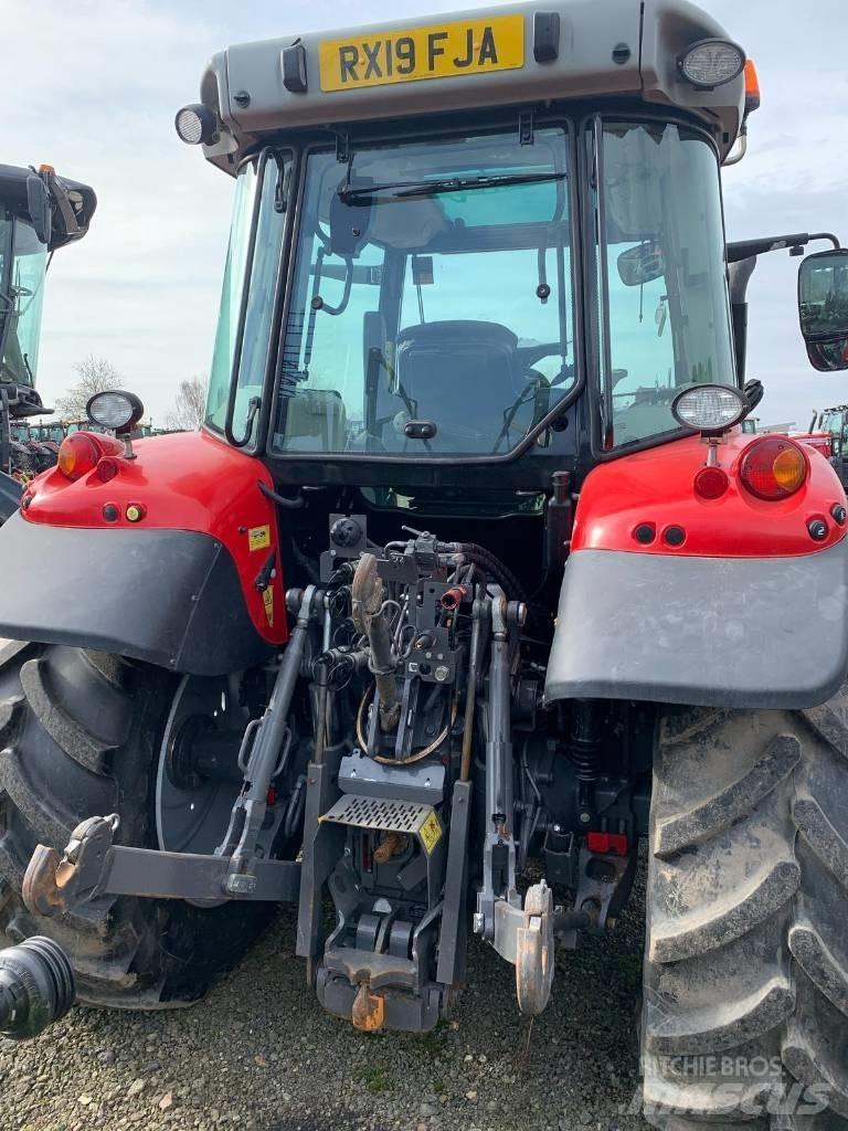Massey Ferguson 5712 Traktörler