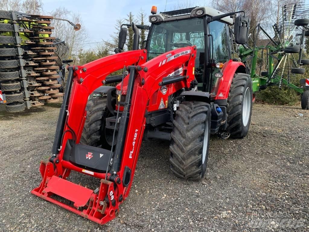Massey Ferguson 5712 Traktörler