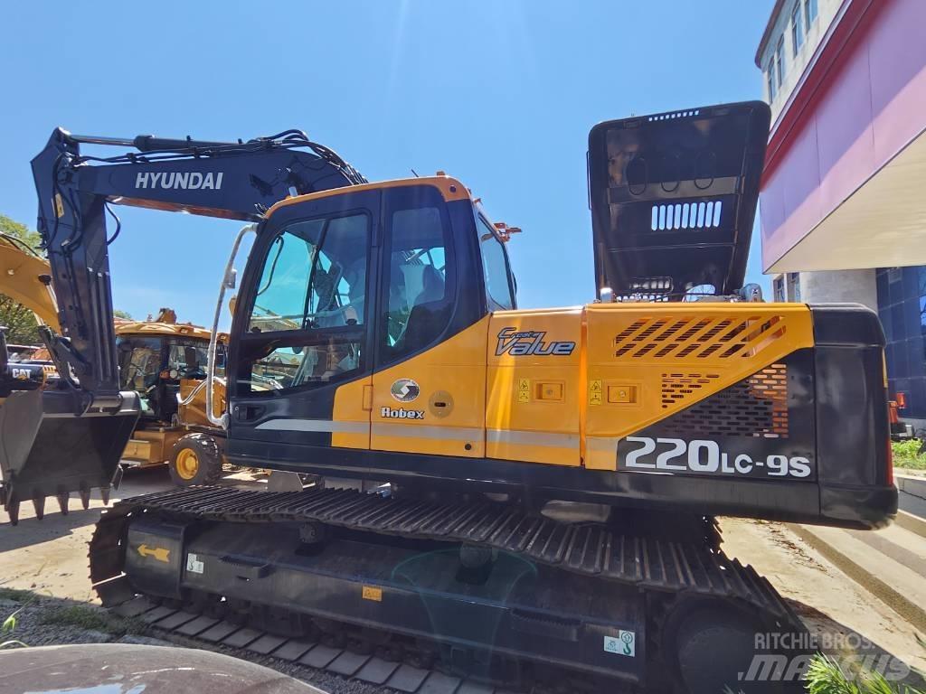Hyundai Robex 220 LC Paletli ekskavatörler