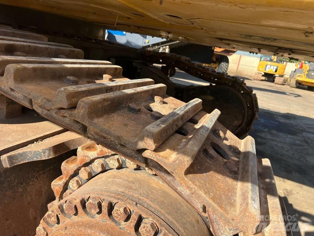 CAT 390 D Paletli ekskavatörler