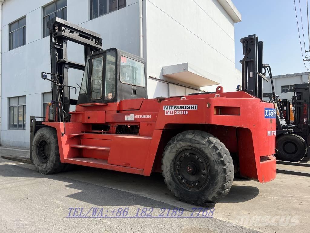 Mitsubishi FD300 Teleskopik yükleyiciler