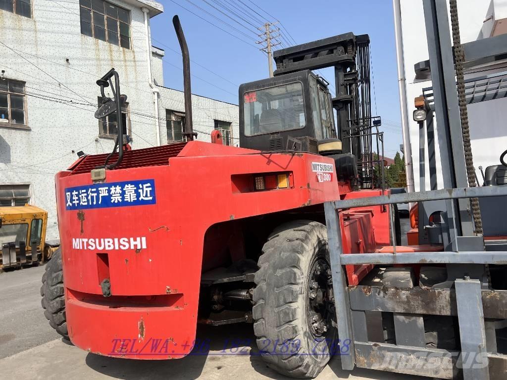 Mitsubishi FD300 Teleskopik yükleyiciler