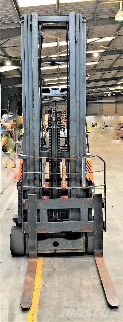 Aisle-Master 20S Dar koridor forklifti