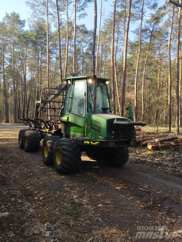 John Deere 810D Tomruk yükleyici traktörler