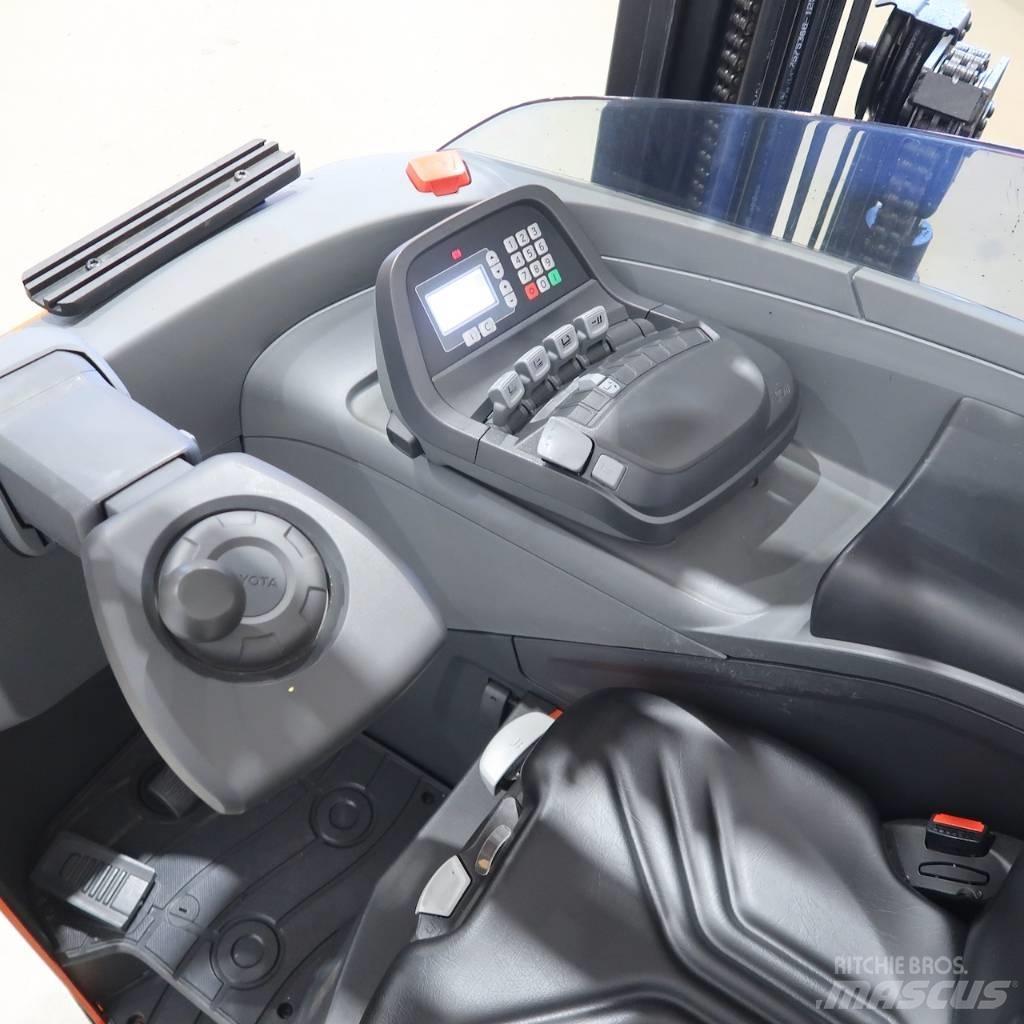 Toyota RRE140H Reach truck - depo içi istif araçları