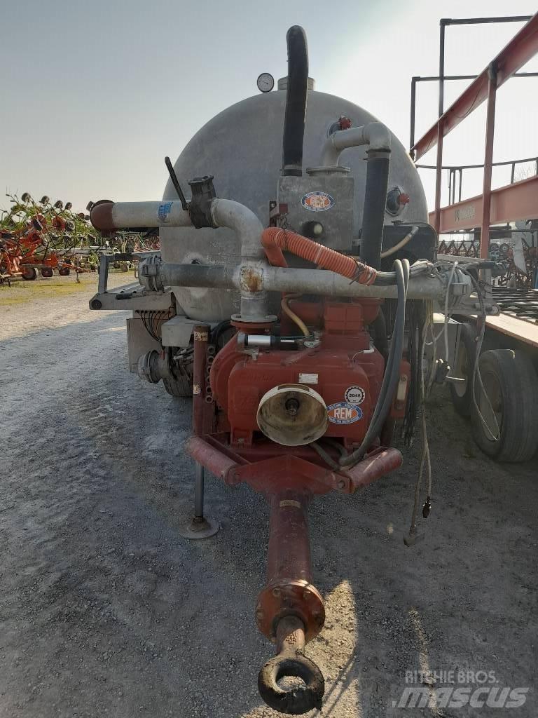 REM RB100 Sivi gübre ve ilaç tankerleri