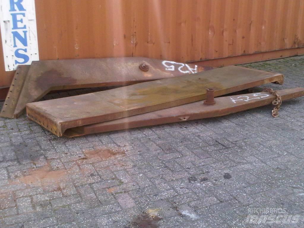 Volvo A25 tailgates Saseler