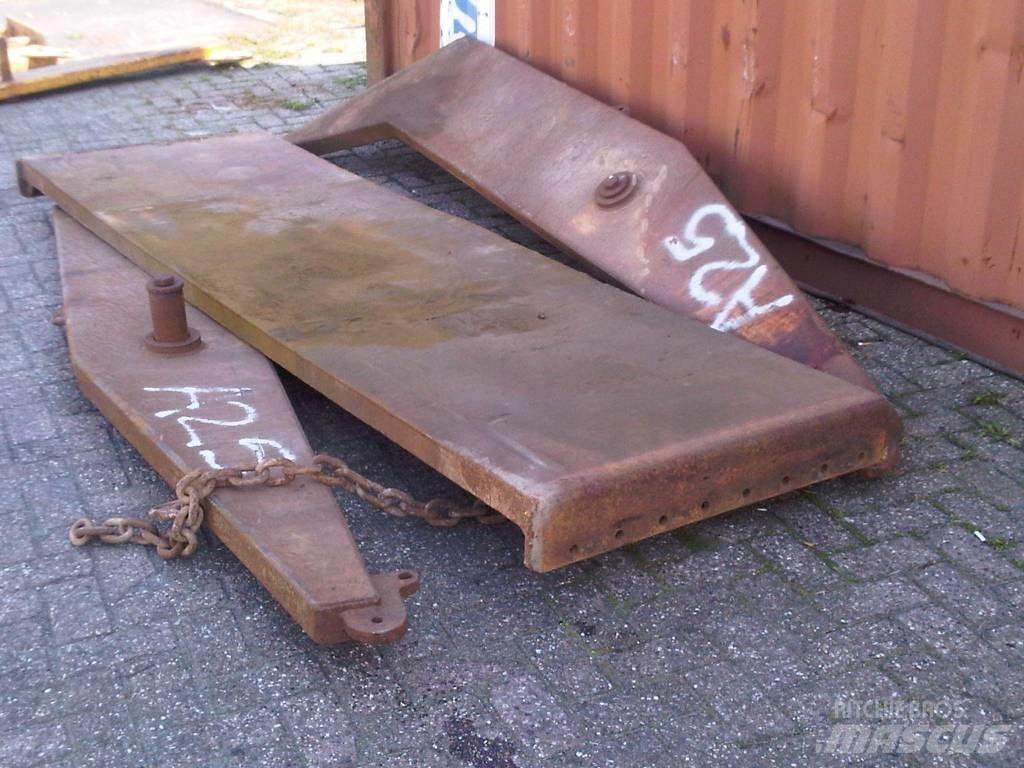 Volvo A25 tailgates Saseler