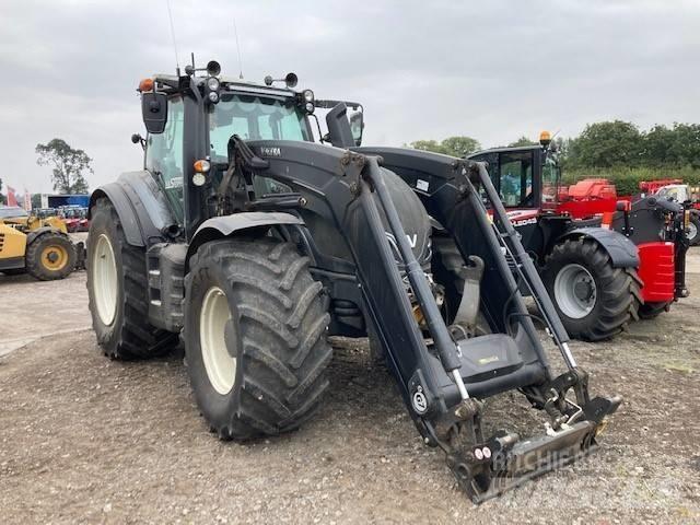 Valtra T214 Versu Traktörler