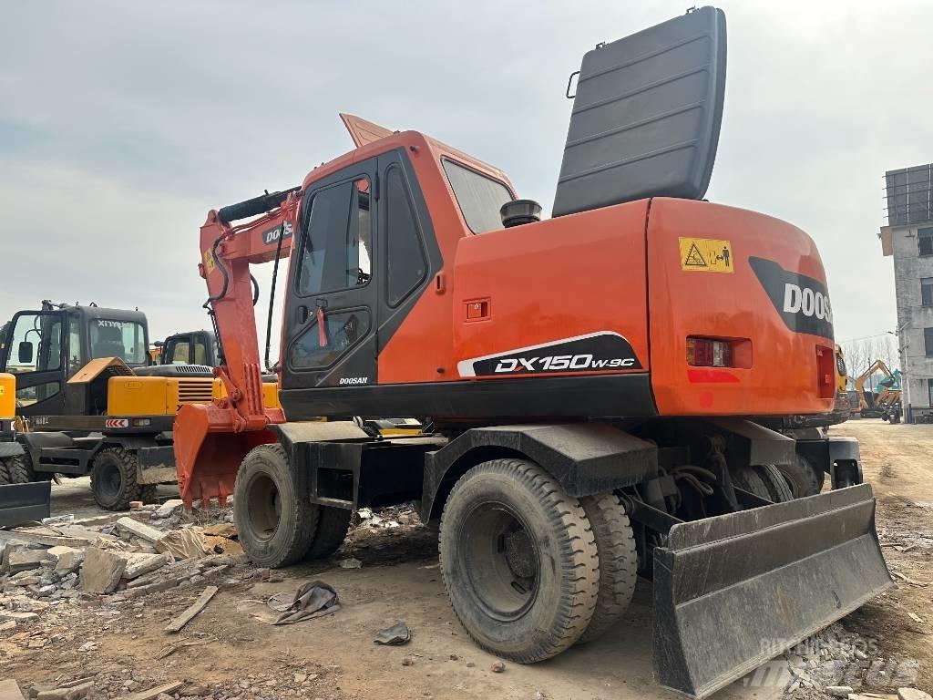Doosan 150 Lastik tekerli ekskavatörler