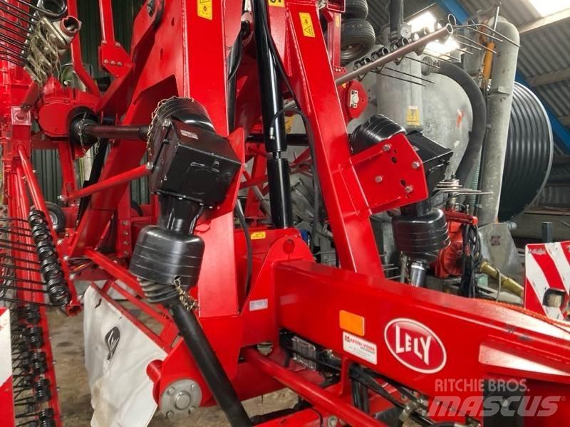 Lely Hibiskus 1015 Kendi yürür saman makinaları