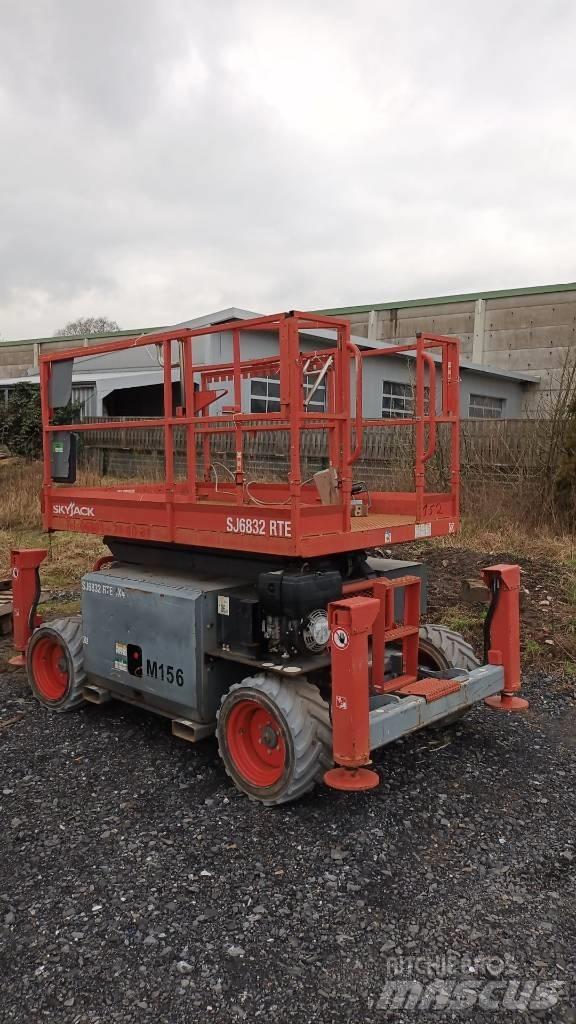 SkyJack SJ 6832 RTE Makasli platformlar