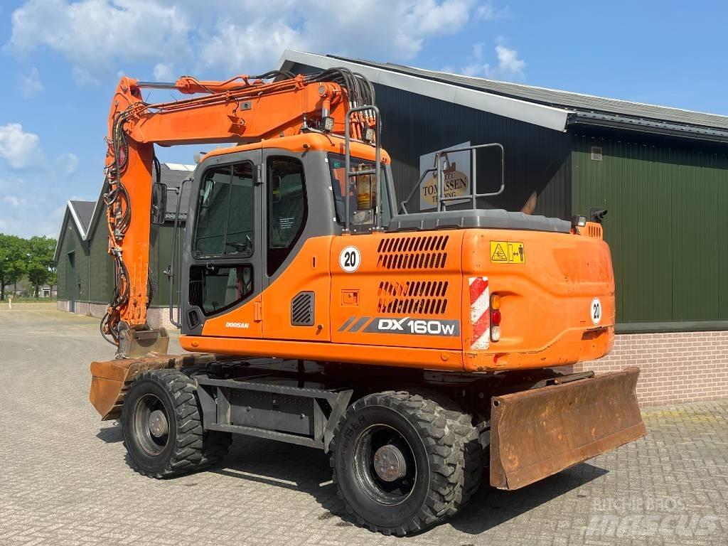 Doosan DX 160 W-3 Lastik tekerli ekskavatörler