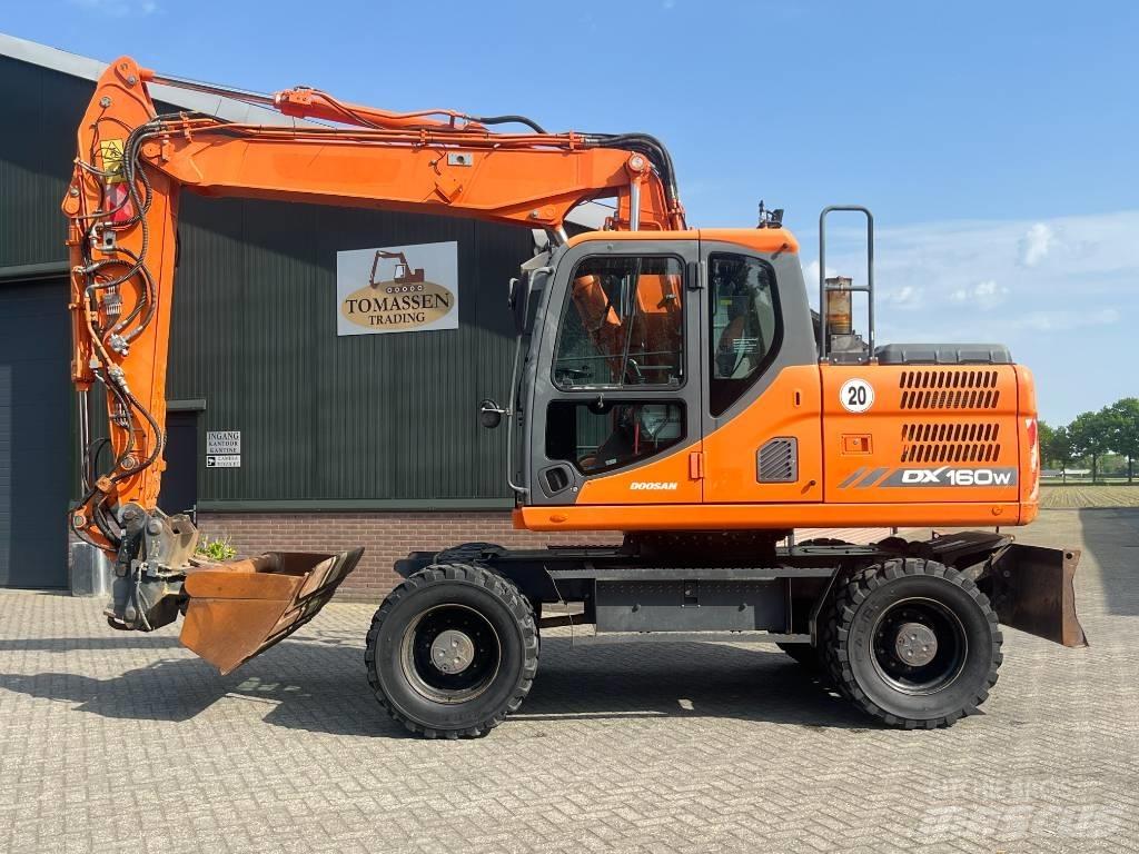 Doosan DX 160 W-3 Lastik tekerli ekskavatörler