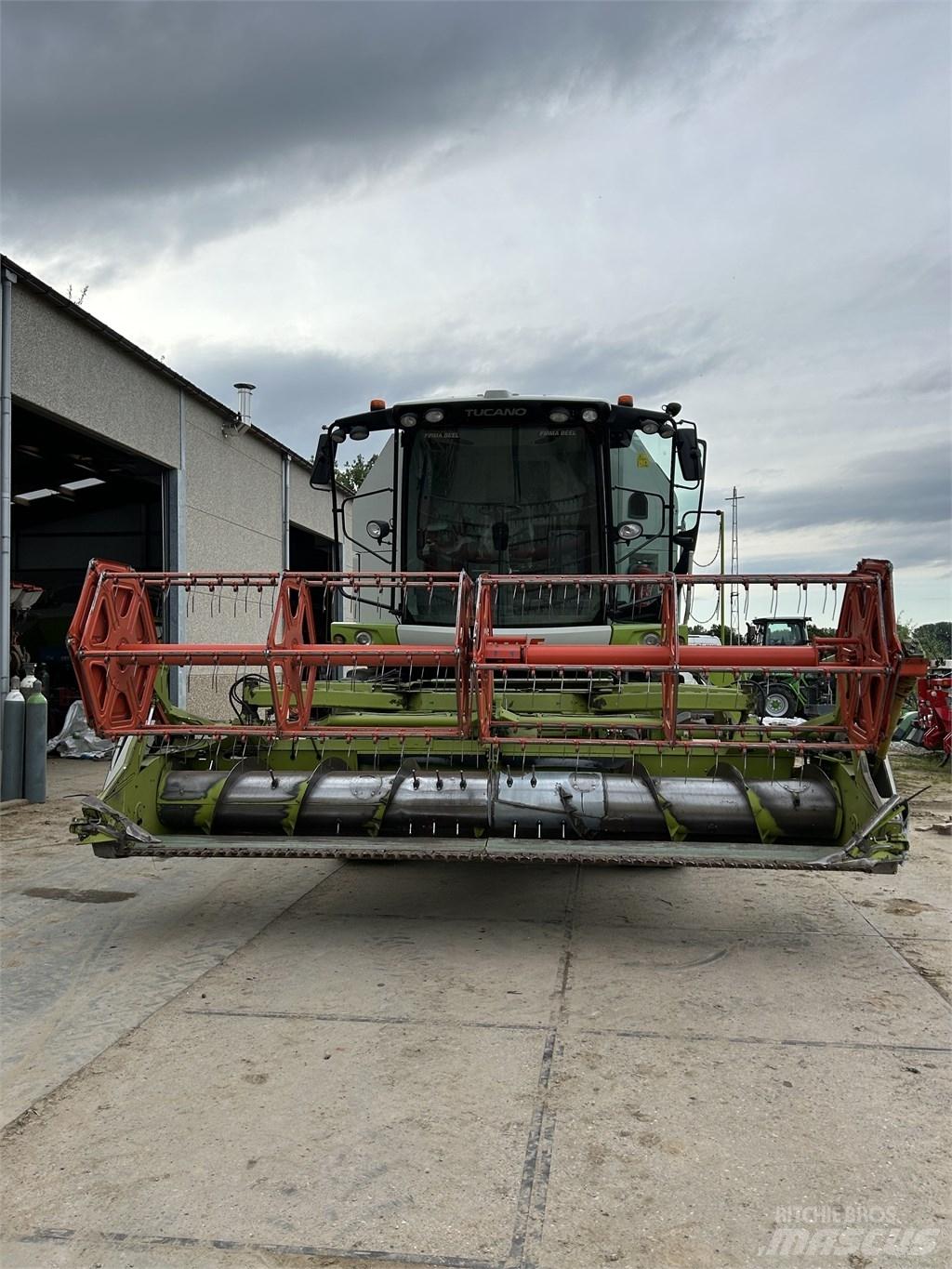 CLAAS Tucano 320 Biçerdöverler