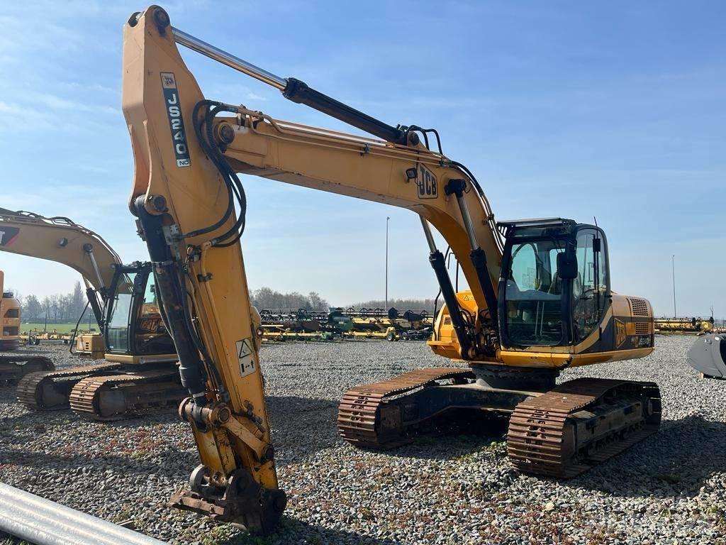 JCB 240NLC Paletli ekskavatörler