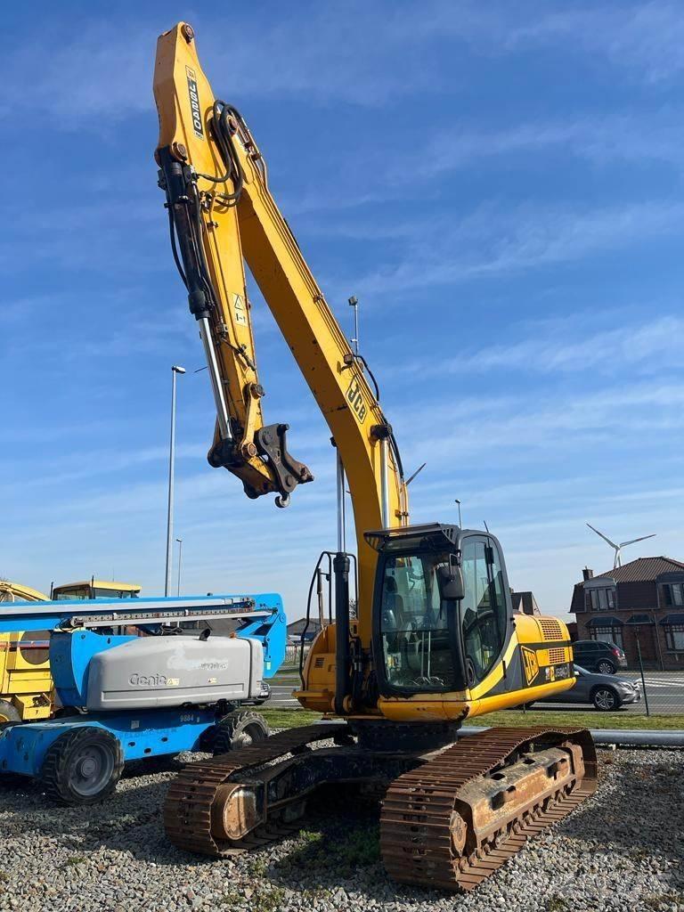 JCB 240NLC Paletli ekskavatörler
