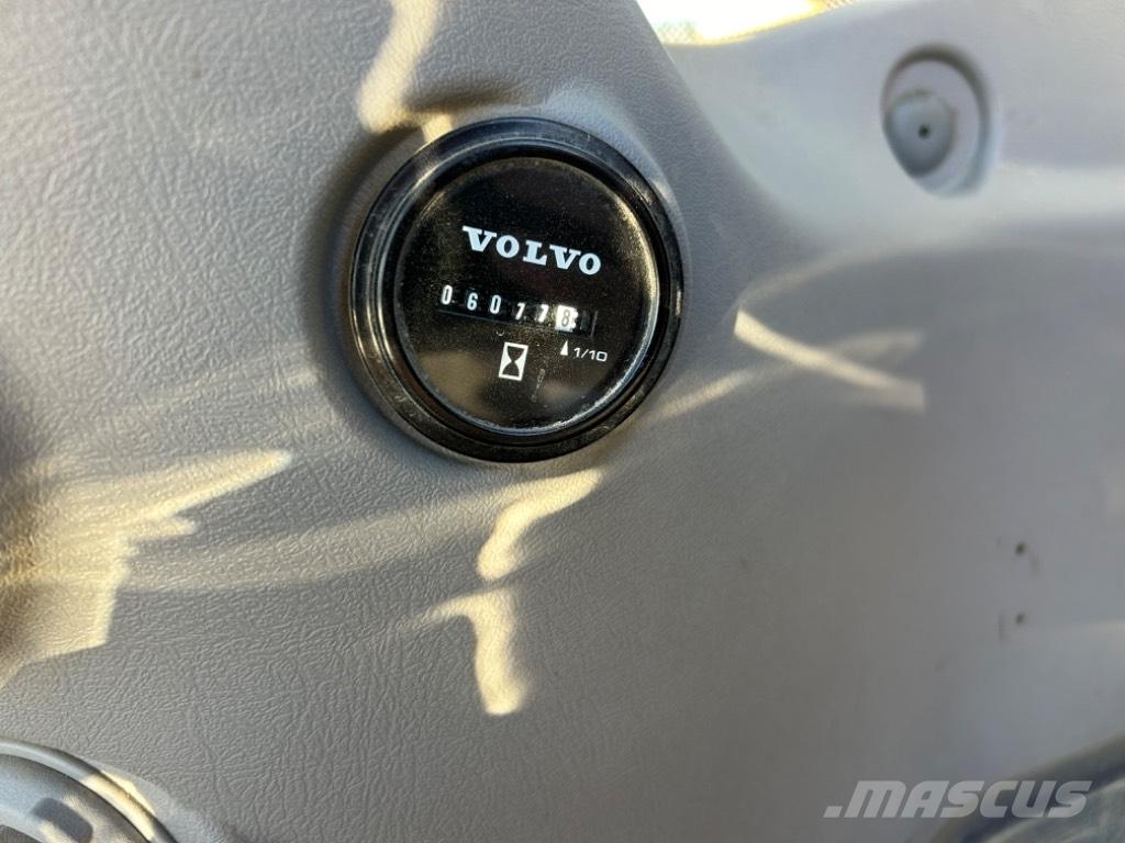 Volvo EC 220 DL Paletli ekskavatörler