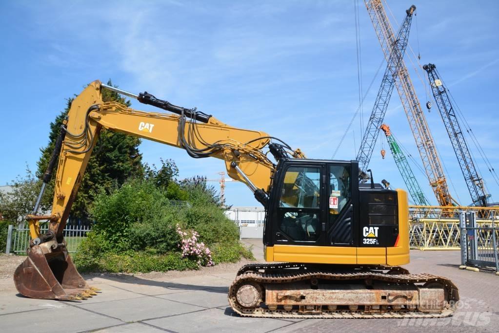CAT 325 FL CR Paletli ekskavatörler