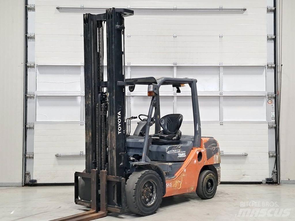 Toyota 02-8FDJF35 Dizel forkliftler
