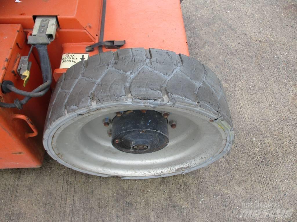 JLG E 300 AJP (718) Kompakt kendinden tahrikli personel platformları