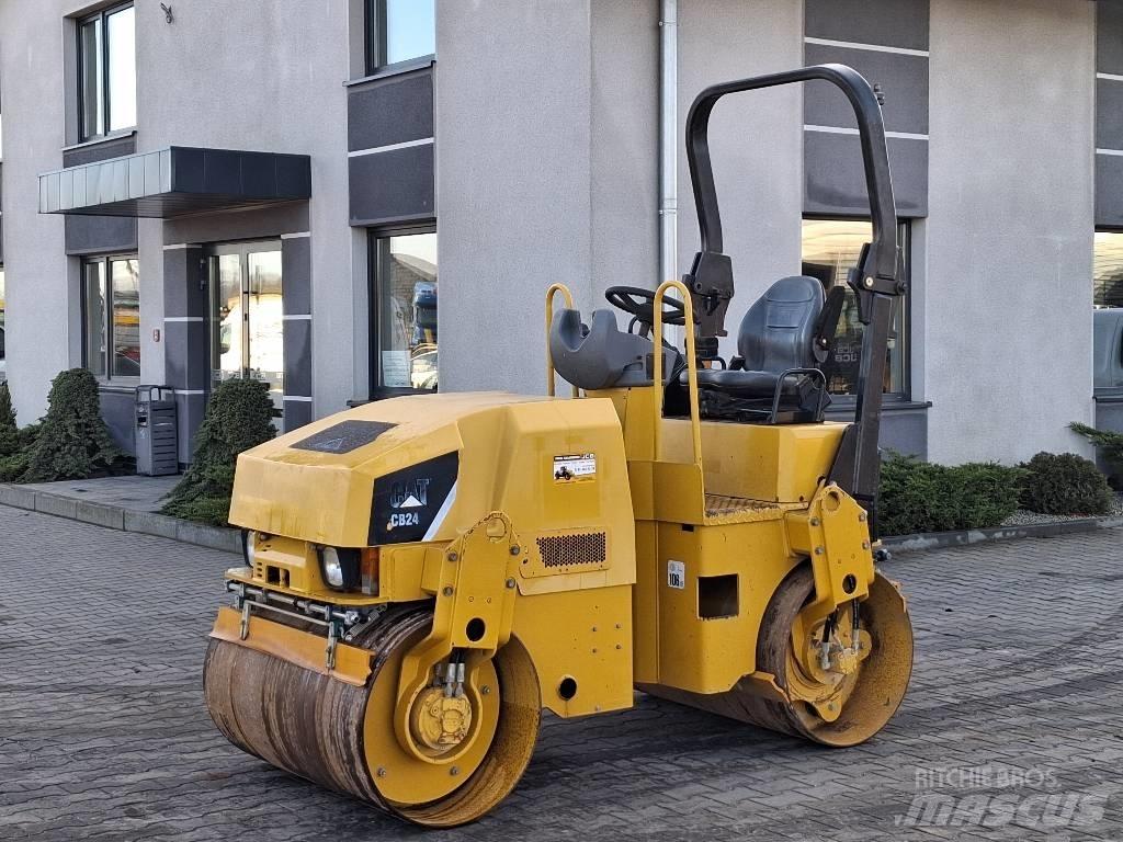 CAT CB 24 Çift tamburlu silindirler