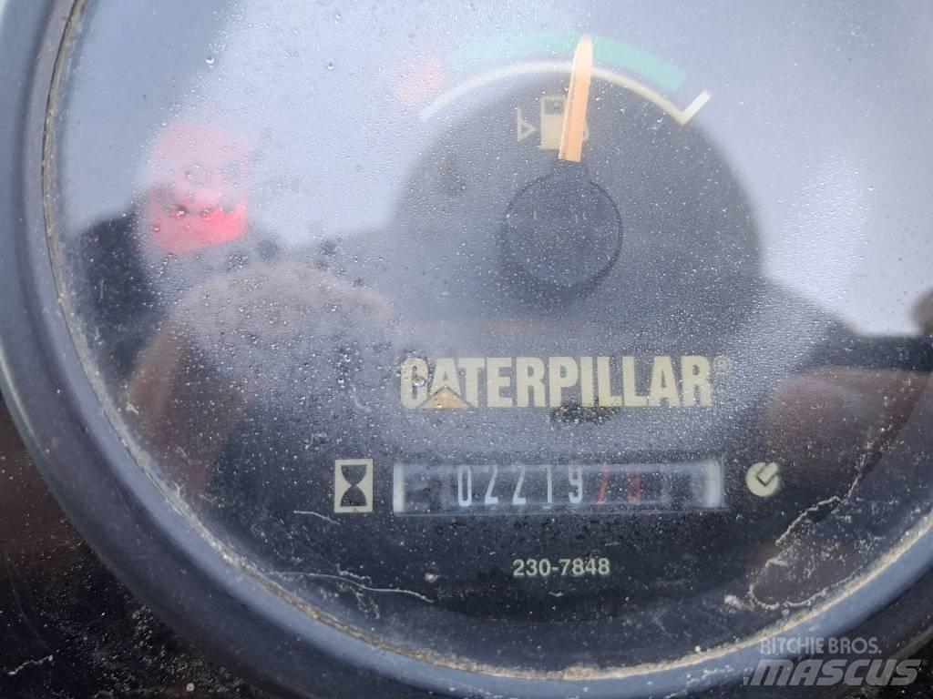 CAT CB 24 Çift tamburlu silindirler