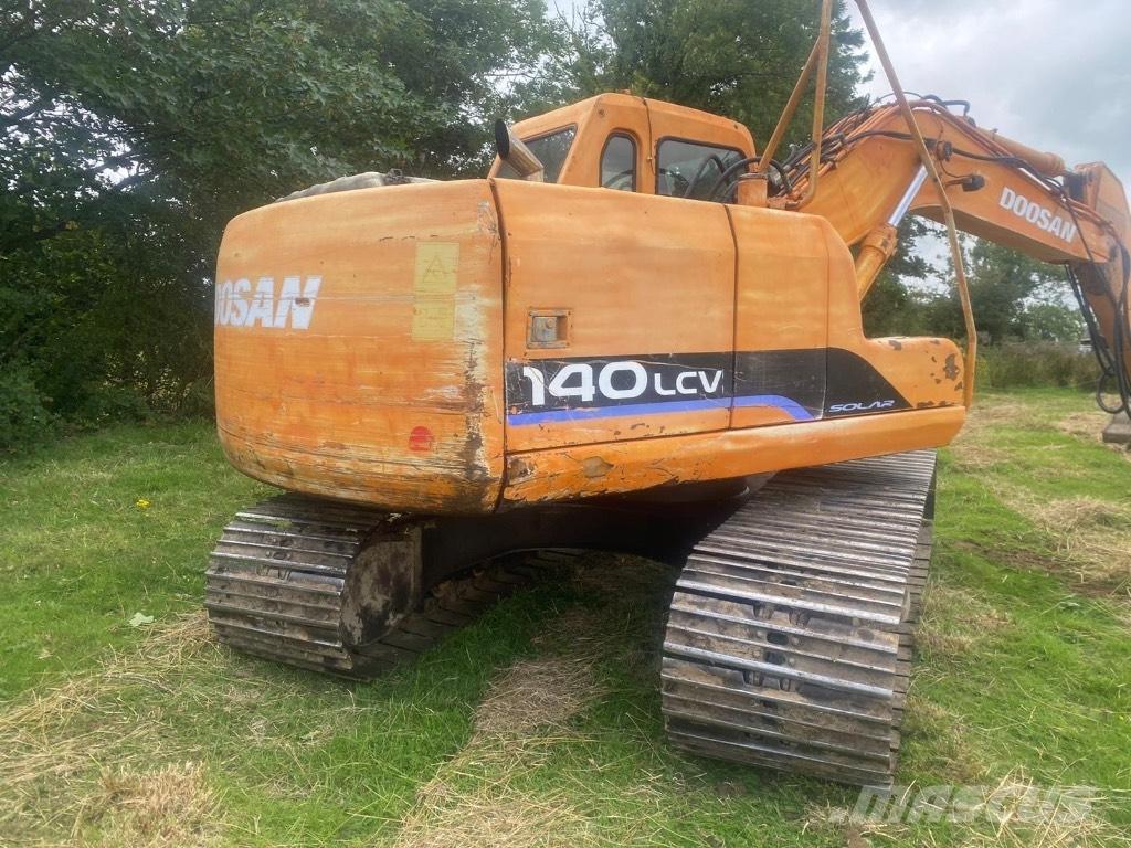 Doosan DX 140 Lastik tekerli ekskavatörler