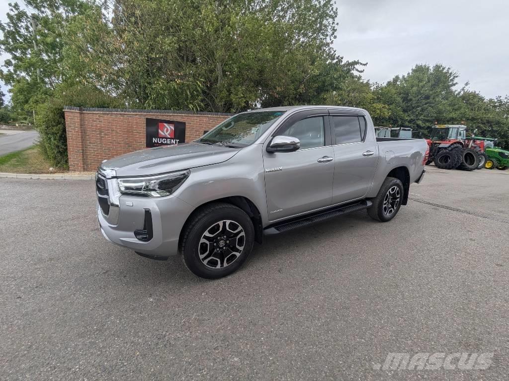 Toyota Hilux Pikaplar